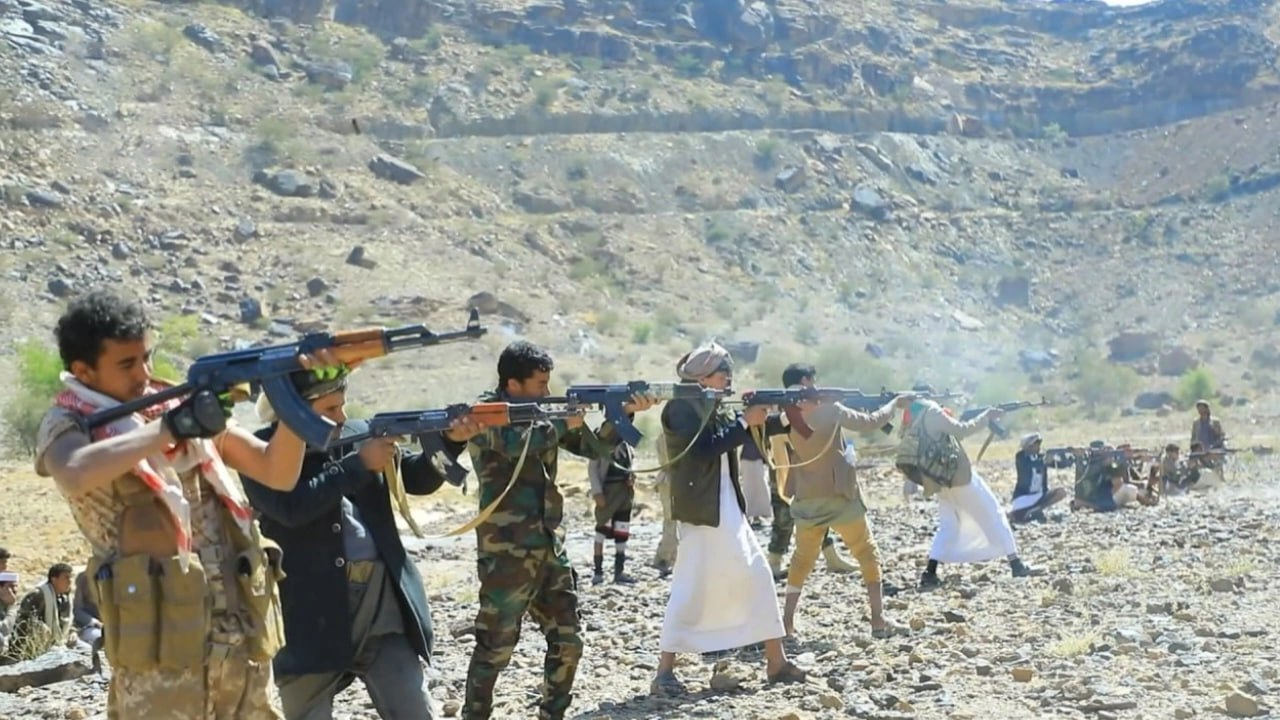 عرض شعبي ومناورة لخريجي دورات التعبئة في صعدة