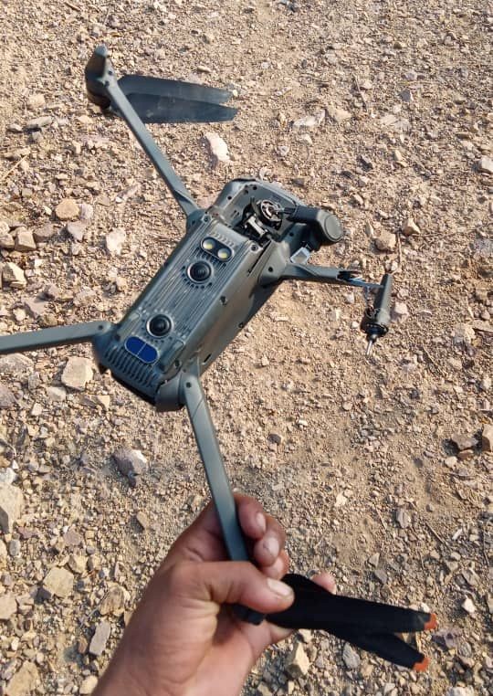 اسقاط طائرة استطلاعية إثر مواجهات مسلحة مع فصائل “طارق عفاش” في الوازعية