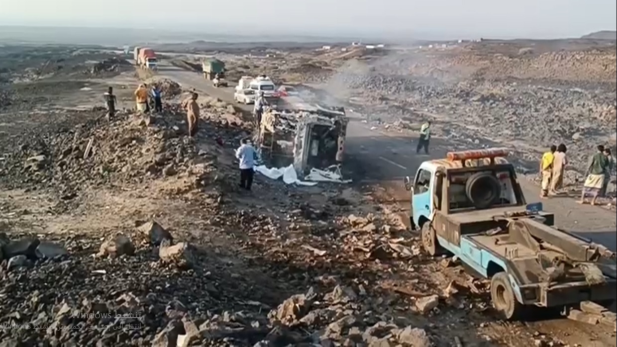 وفاة 40 مسافراً في أعنف حادث سير وقع بمحافظة أبين .. تفاصيل + فيديو