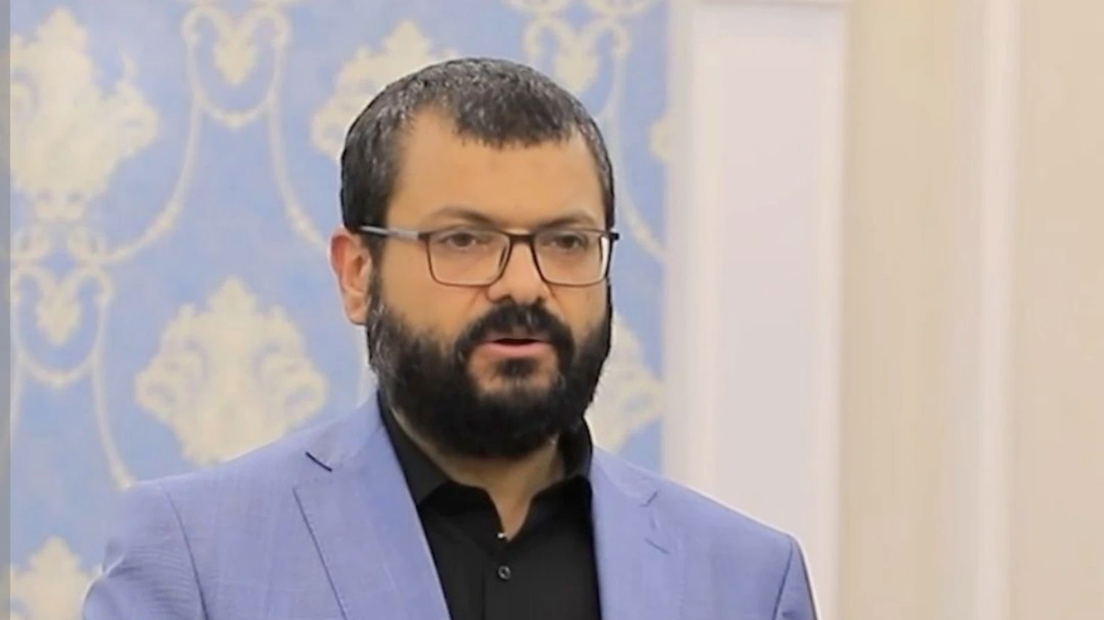 وزير الصحة: استمرار تعطيل مطار صنعاء “جريمة بحق الإنسانية” تُهدد آلاف المرضى