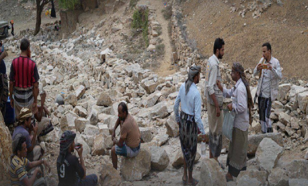 مبادرة مجتمعية تُنهي معاناة 700 أسرة في مقبنة في بتعز.. صور