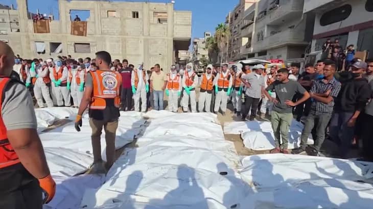 الدفاع المدني ينقل جثامين 48 شهيداً من مقبرة داخل مشفى المعمداني بغزة