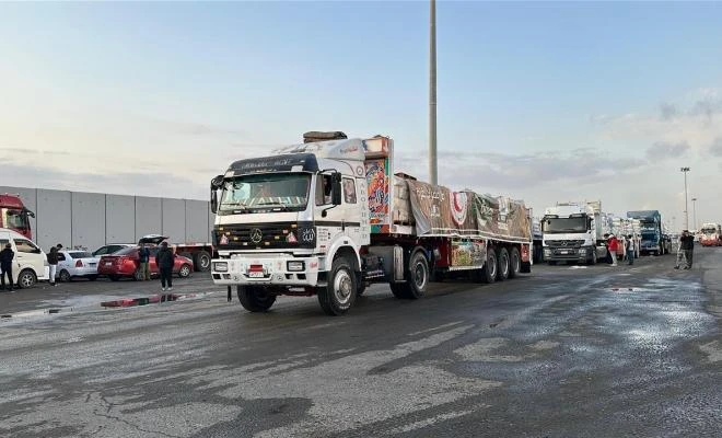 “تجارة وصناعة غزة”: عدد الشاحنات التي تدخل القطاع لا يتجاوز 220 شاحنة يومياً