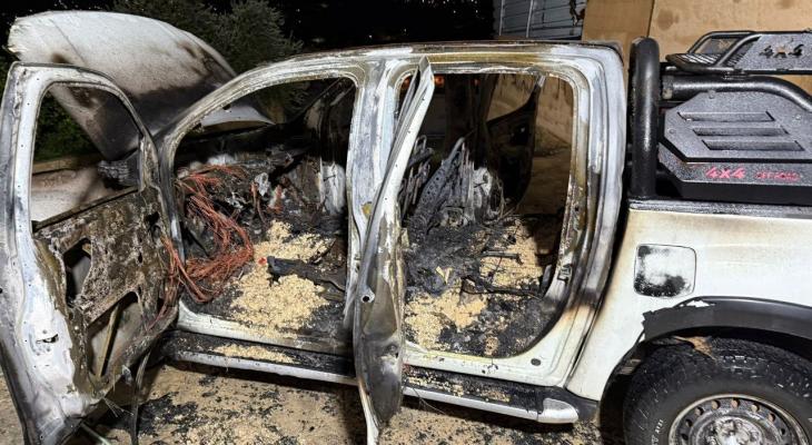 مستوطنون يحرقون 3 مركبات فلسطينية بنابلس وبيت لحم
