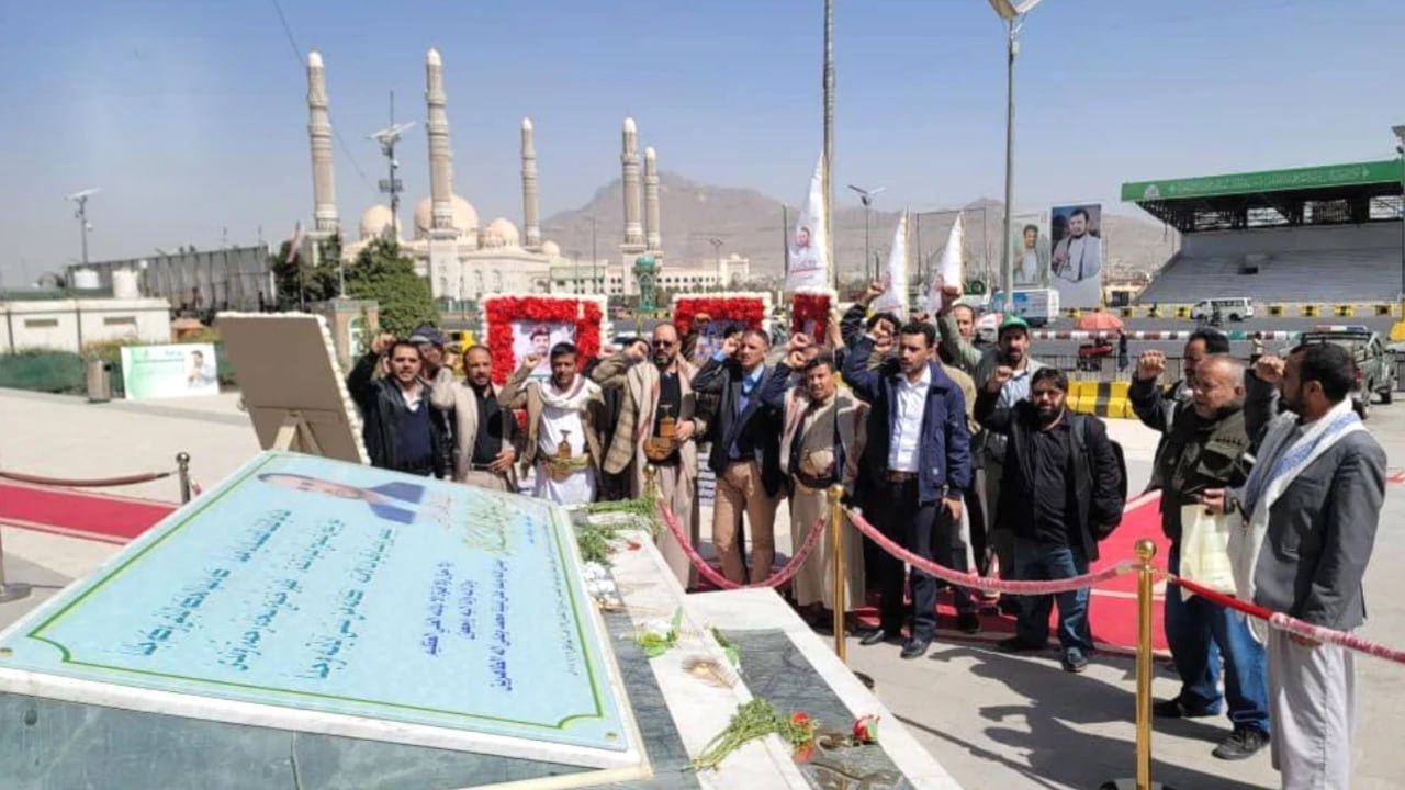 قيادة وزارة الشؤون الاجتماعية تزور أضرحة الشهداء الصماد والرهوي والغماري