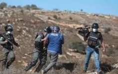 إعلام الأسرى: 220 حالة اعتقال للصحفيين الفلسطينيين في السجون الصهيونية منذ أكتوبر 2023