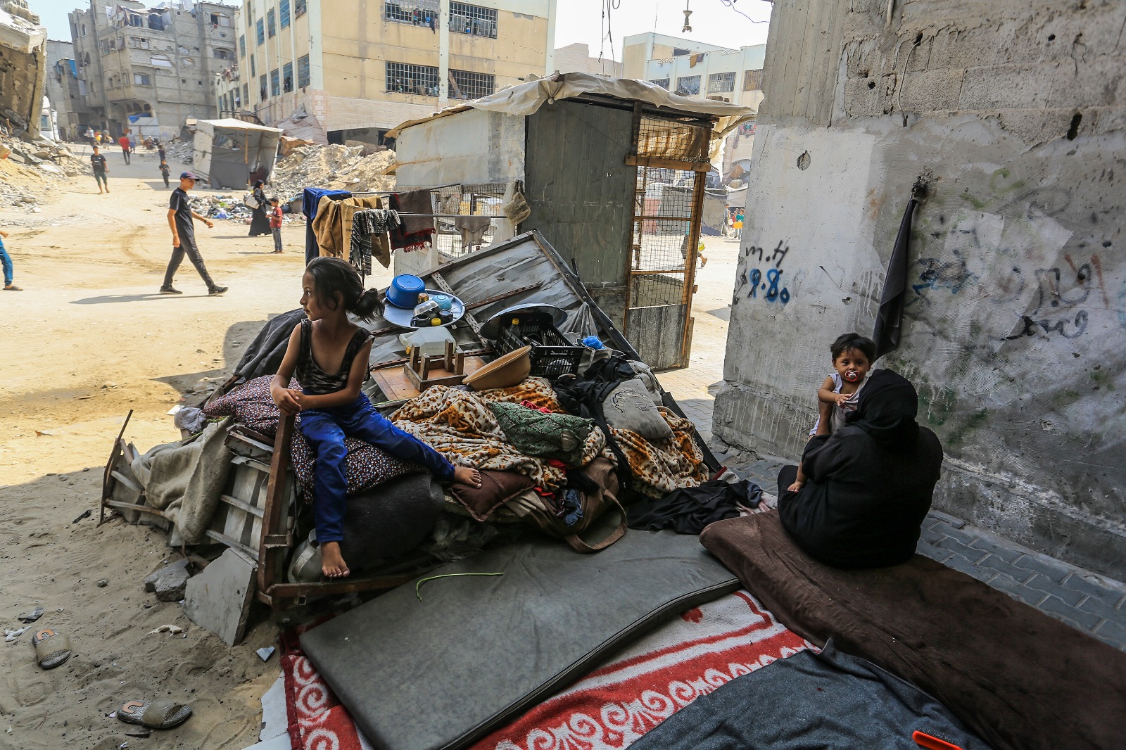 تطهير عرقي في “عاطوف”: الاحتلال يشرد عائلة فلسطينية بقوة السلاح لشق طرق استيطانية وخنق الأغوار