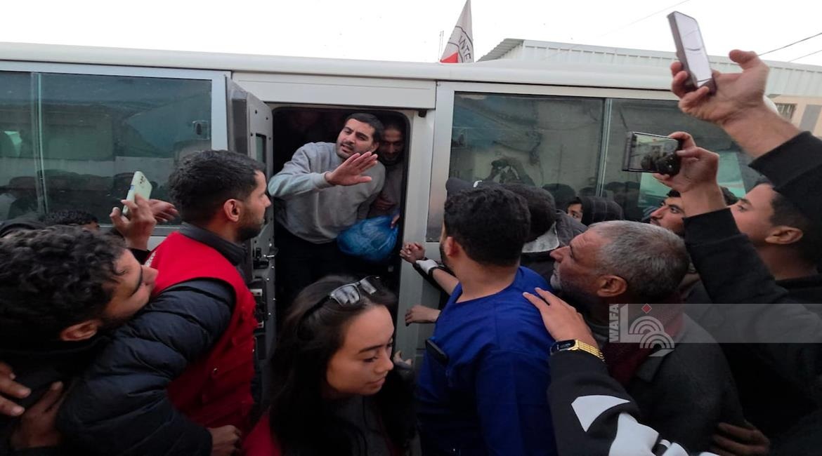اللجنة الدولية للصليب الأحمر تسهّل نقل سبعة معتقلين من غزة إلى مستشفى شهداء الأقصى