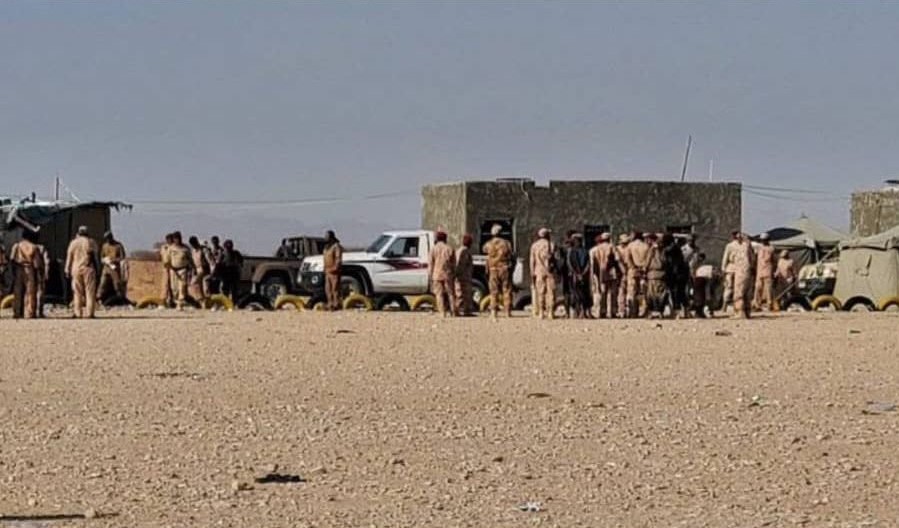 تمرد مسلح في معسكر ” نوخان ” يطيح بقيادات الضالع ولحج “فيديو”