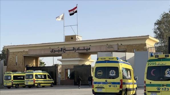 غزة .. مغادرة ثمانية مرضى فلسطينيين ومرافقيهم عبر معبر رفح