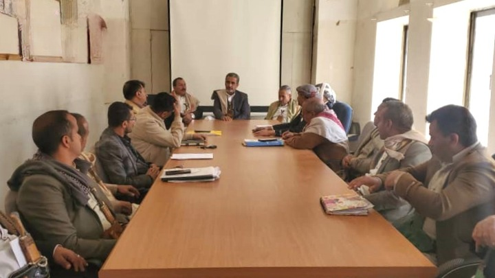 مناقشة خطط تطوير خدمات المياه والصرف الصحي بالمحويت