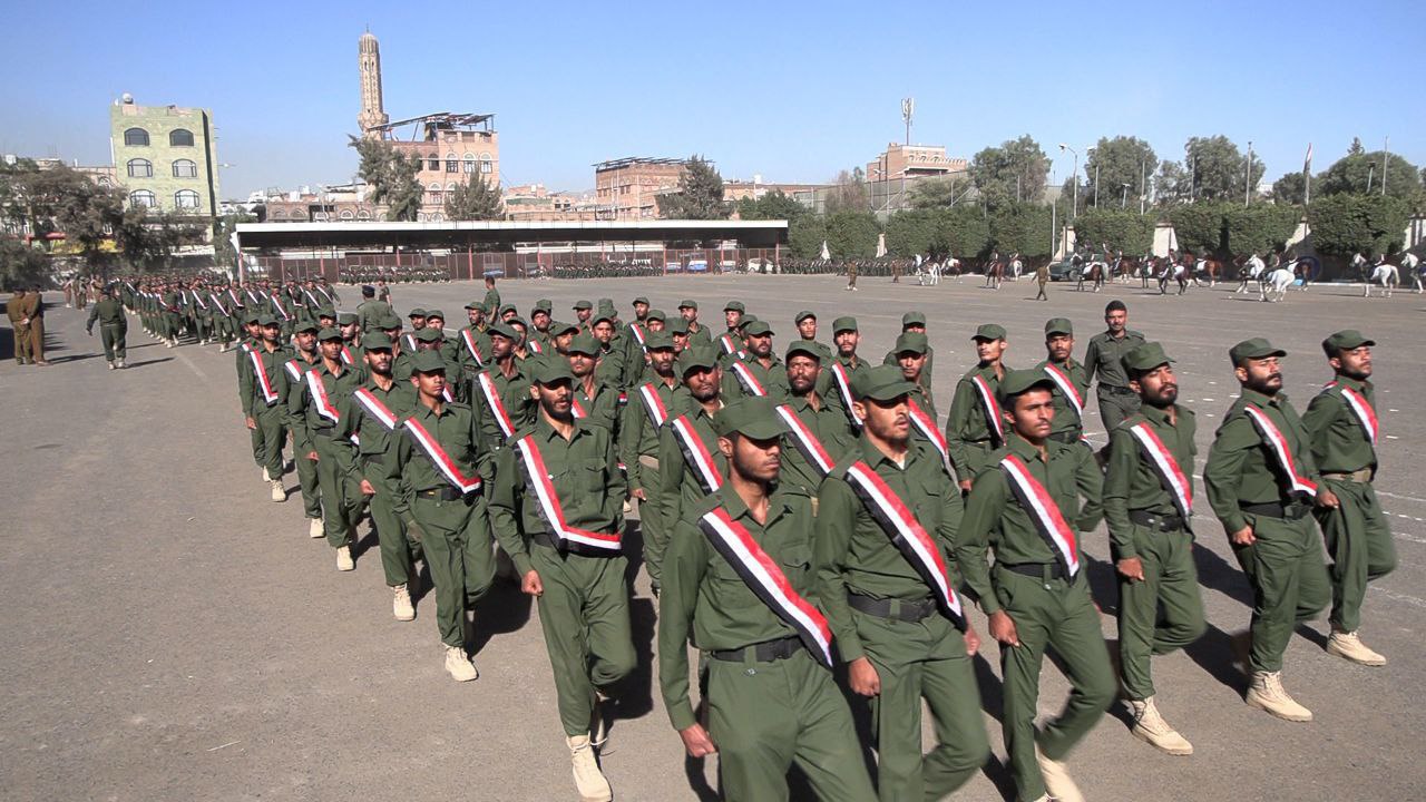 تحت شعار “ظل القائد”.. الداخلية تخرّج دفعات أمنية جديدة لتعزيز الاستقرار .. صور