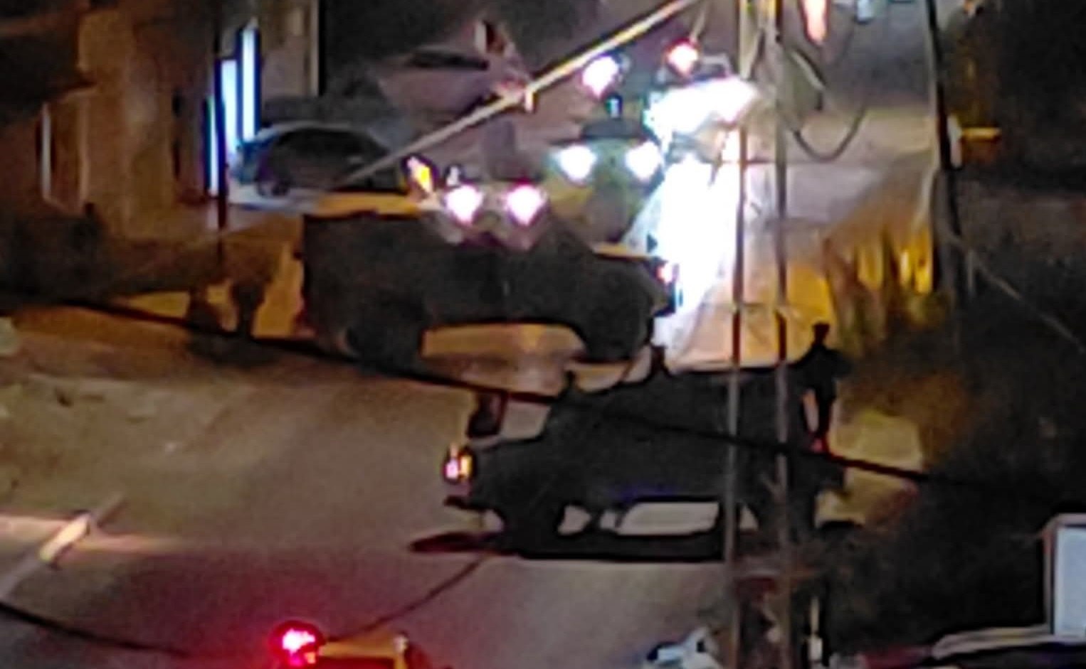 العدو الصهيوني يفجّر منزل شهيد فلسطيني ويعتقل شاباً ويصيب طفلاً في الخليل