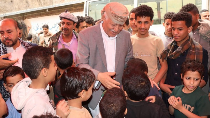 تدشين توزيع الكسوة العيدية لـ 645 يتيمًا ويتيمة في إب