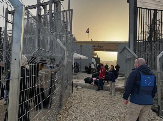 العدو الإسرائيلي يعيد فتح معبر رفح بعد إغلاق دام 19 يوما