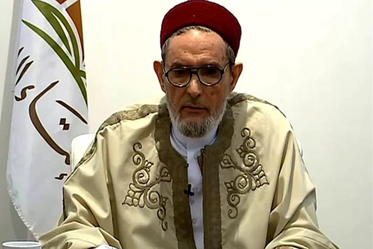 مفتي ليبيا يدعو المسلمين لنصرة إيران ضد العدوان