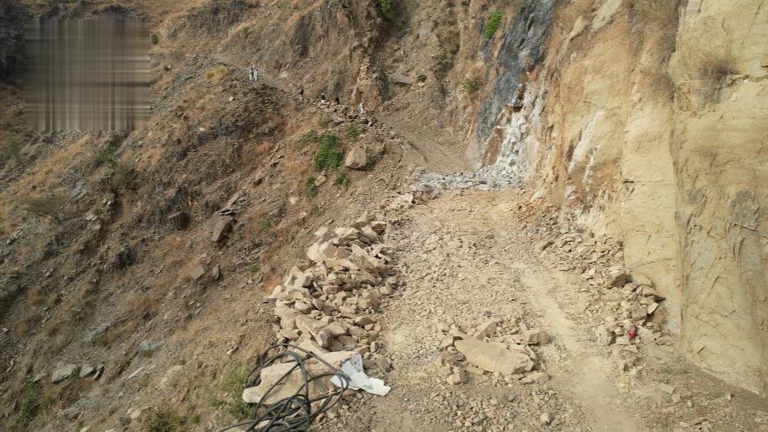 الاطلاع على مشروع رص وتوسعة طريق الشلفة في شرس بحجة