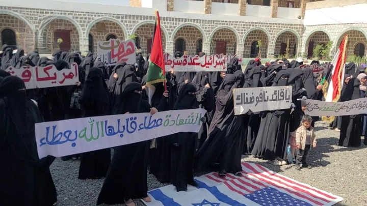 وقفات للهيئة النسائية بالمحويت تضامنا مع الشعب الإيراني