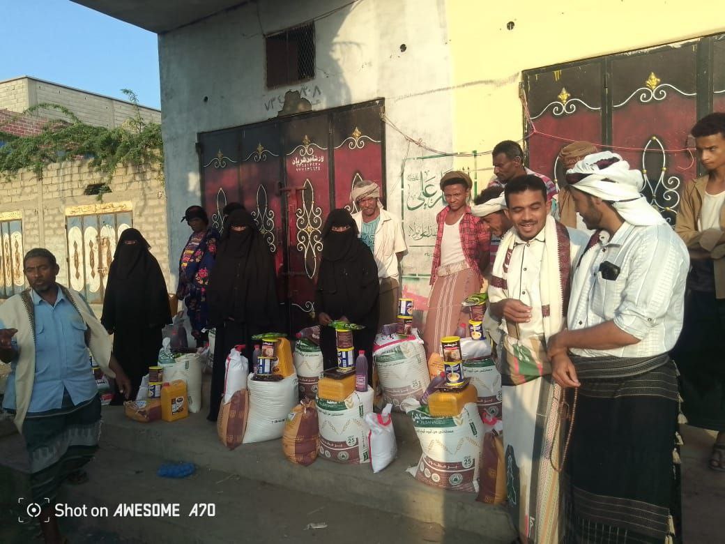 تدشين توزيع 500 سلة غذائية للأسر الأشد فقرا بالتحيتا في الحديدة