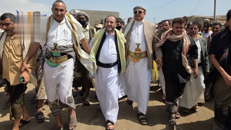 عُباد وعطيفي يتفقدان أحوال المرابطين في جزيرة كمران بالحديدة