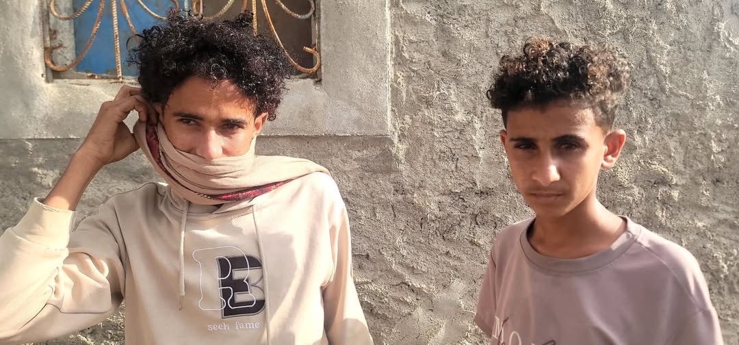 مجندو “طارق صالح” يعتدون بوحشية على طفلين في الوازعية “تفاصيل”