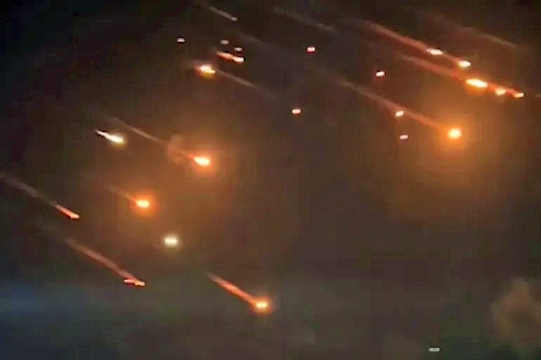 الموجة الـ15 من عملية “الوعد الصادق 4” تدك ضد أهداف أمريكية في دول التطبيع وعمق كيان العدو