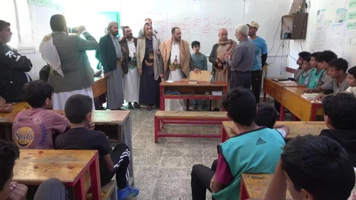 رئيس هيئة التفتيش القضائي يتفقد مدرستي “الشهيد القائد” و”السنوار” ويشيد بمستوى الوعي لدى الطلاب