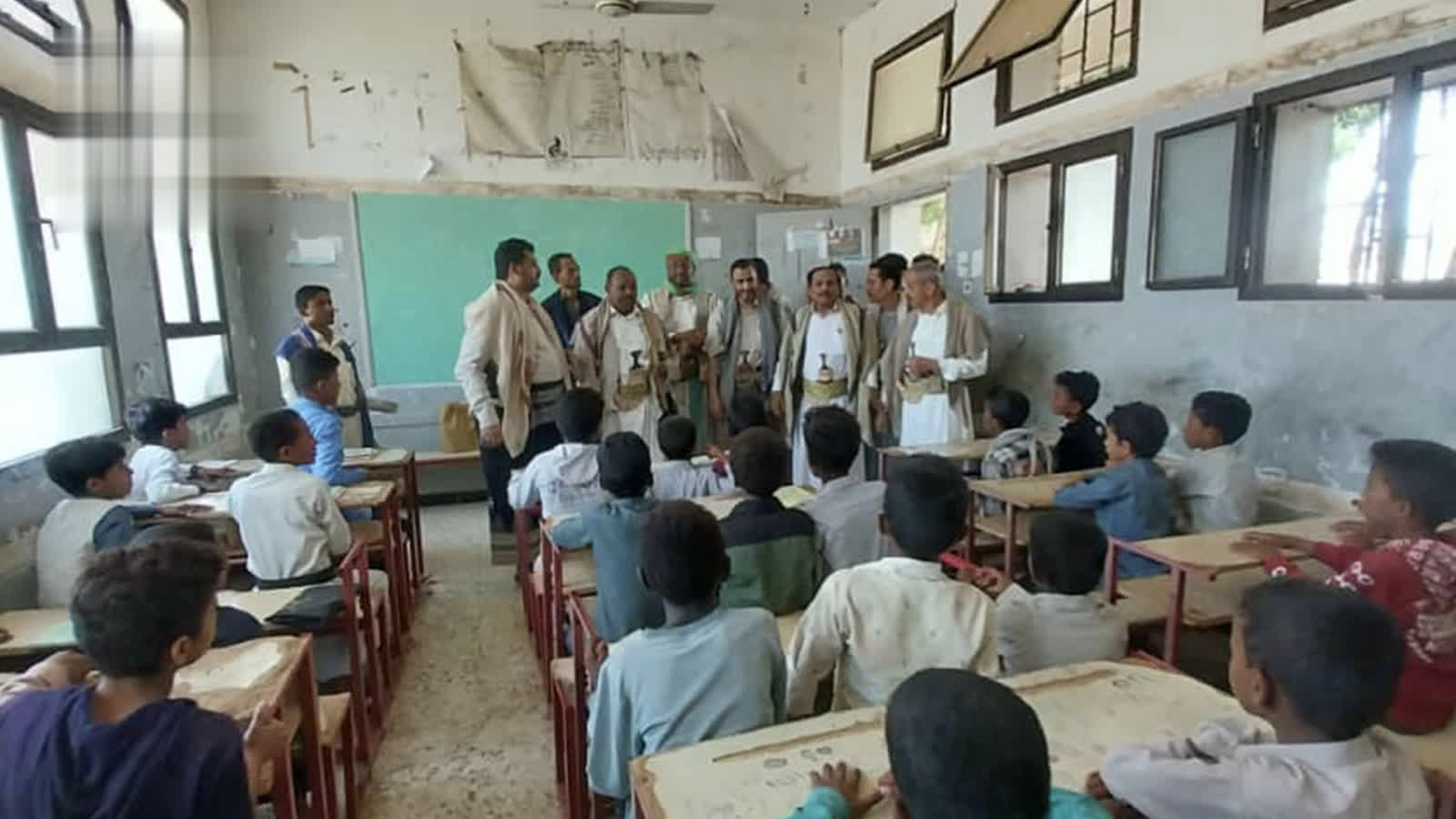 الاطلاع على سير الدورات الصيفية في باجل والحجيلة بالحديدة