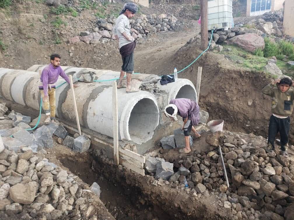 طرق نحو الغد: مشاريع حيوية تشق الوعر في صنعاء وإب وريمة