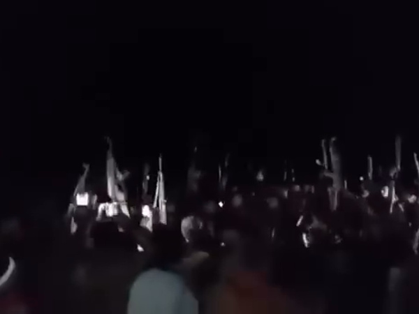 تظاهرة مسلحة في القنيطرة بسوريا تتوعد جيش العدو الصهيوني