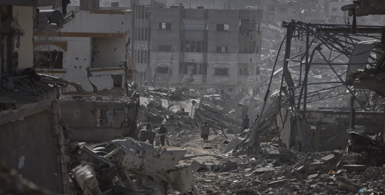 الاحتلال يواصل خروقاته في قطاع غزة: إصابة خطيرة لمواطنة وقصف مكثف