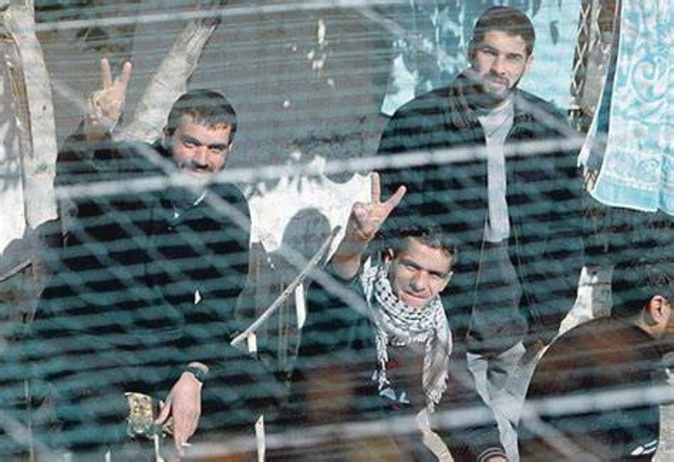 تدهور حاد في أوضاع الأسرى الفلسطينيين بسجن “عتصيون” الصهيوني