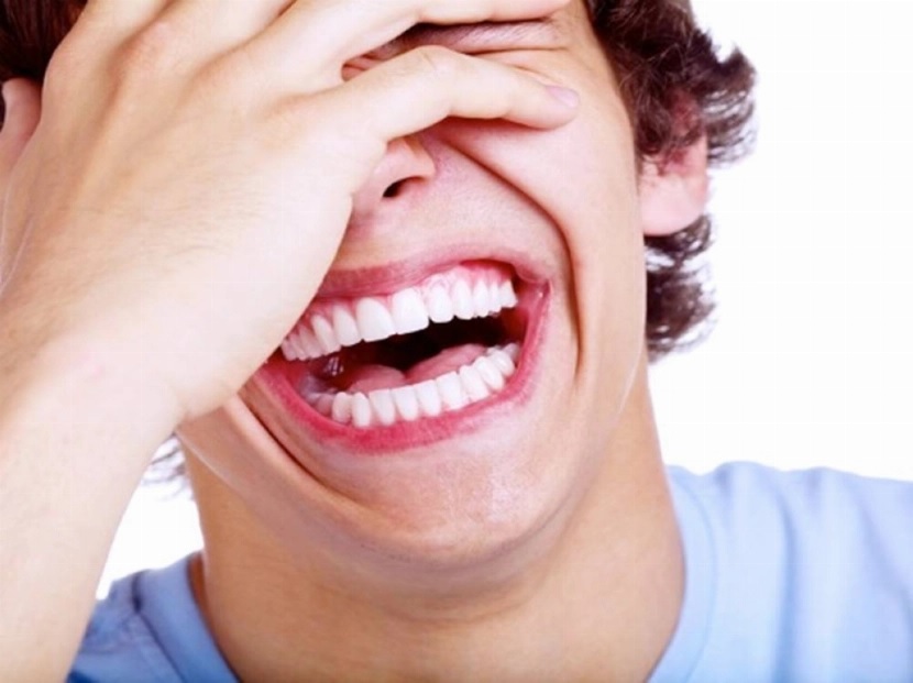 دراسة: الضحك أقوى من العقاقير في علاج الأمراض !!