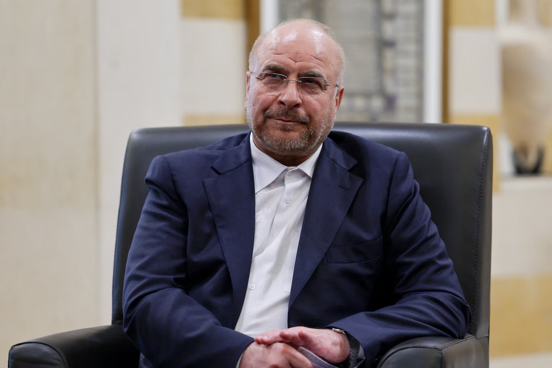 قاليباف للأمريكيين بعد تهديدات اغلاق هرمز: “استمتعوا بالسعر الحالي للبنزين”