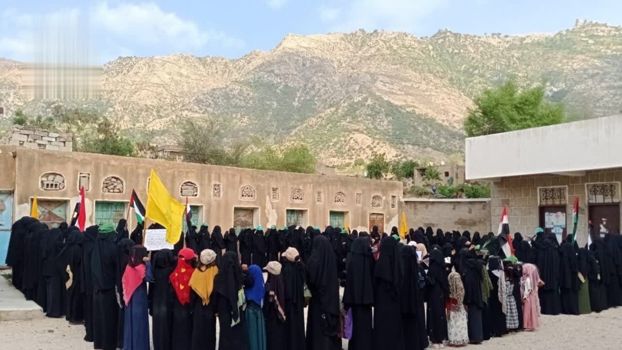 وقفات نسائية في حجة بالذكرى 106 لمجزرة تنومة وتضامناً مع فلسطين
