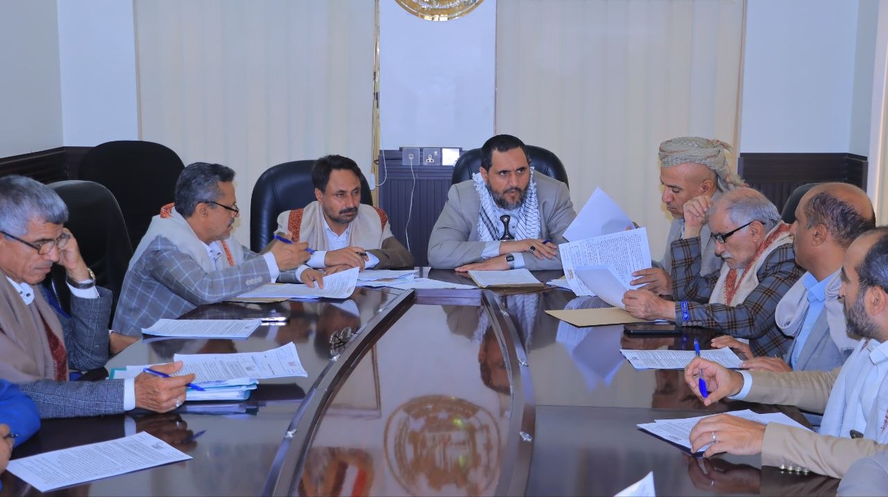 لتوسيع شبكة الطرق ودعم القطاع الصحي.. محافظة صنعاء تمنح الضوء الأخضر لتنفيذ مشاريع تنموية جديدة