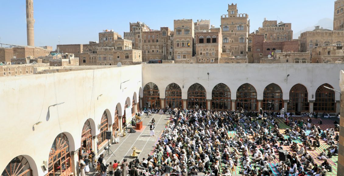اليمنيون يؤدون صلاة عيد الأضحى المبارك بأمانة العاصمة والمحافظات