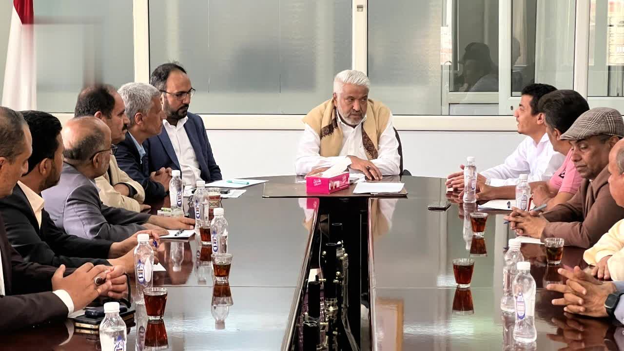 اجتماع برئاسة قحيم يناقش أوضاع وأداء الإدارات النمطية بوزارة النقل والأشغال