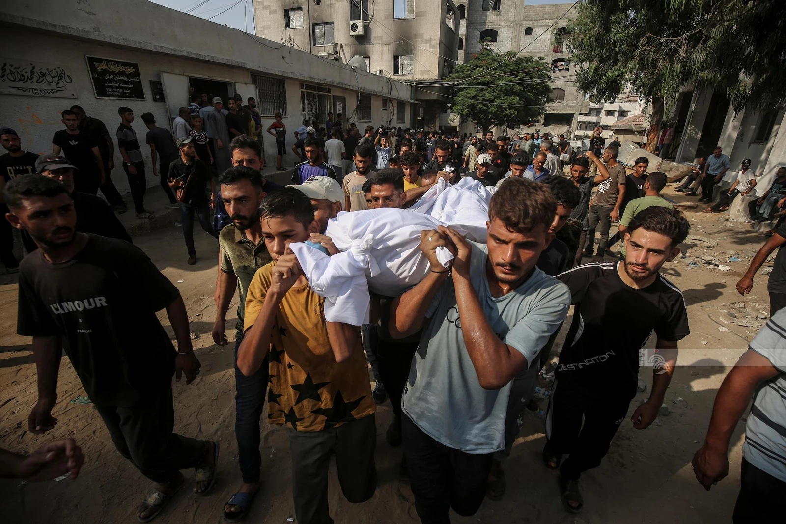 استشهاد فلسطيني متأثرا بجراحه والعدو الصهيوني يواصل خرقه لهدنة غزة
