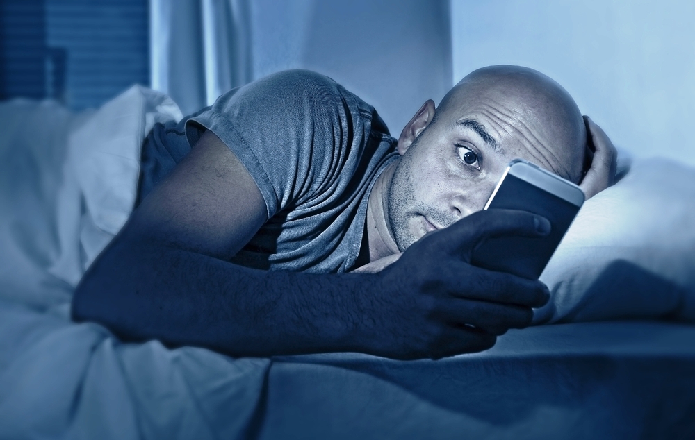 إحذر.. أجهزتك الذكية تقتل جودة نومك وتدمر صحتك !!!