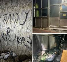 “الأوقاف” الفلسطينية تدين إحراق المستوطنين لمسجدين شمال رام الله