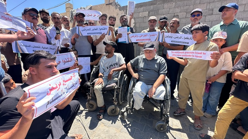 وقفة لمرضى وجرحى غزة تطالب بفتح باب السفر واستكمال العلاج خارج القطاع