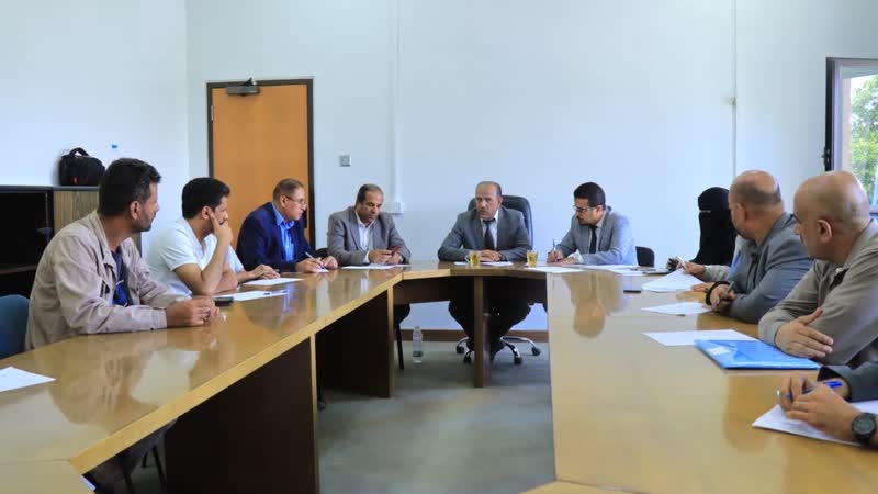 اجتماع برئاسة البخيتي يناقش تحضيرات استقبال العام الجامعي الجديد بكلية الطب بجامعة صنعاء