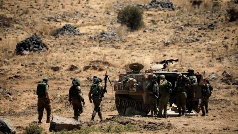 العدو الصهيوني يقصف تل أحمر بريف القنيطرة في سوريا