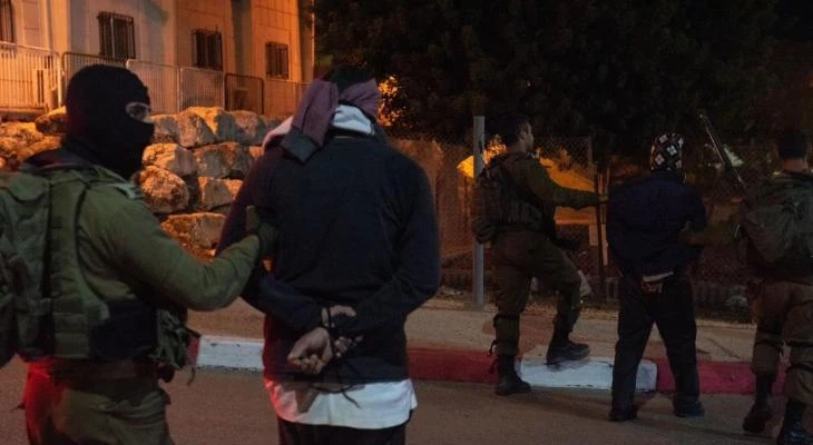 حملة اعتقالات إسرائيلية تطال 8 فلسطينيين في الضفة الغربية
