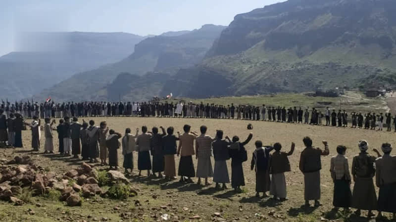 مسير ووقفة مسلحة في الحيمة الداخلية إعلانًا للجهوزية وتأييدًا للقوات المسلحة