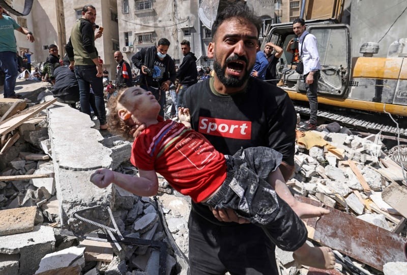 43 شهيداً وجريحاً مدنياً في مجزرة متوحشة وجديدة للعدو الصهيوني النازي في غزة