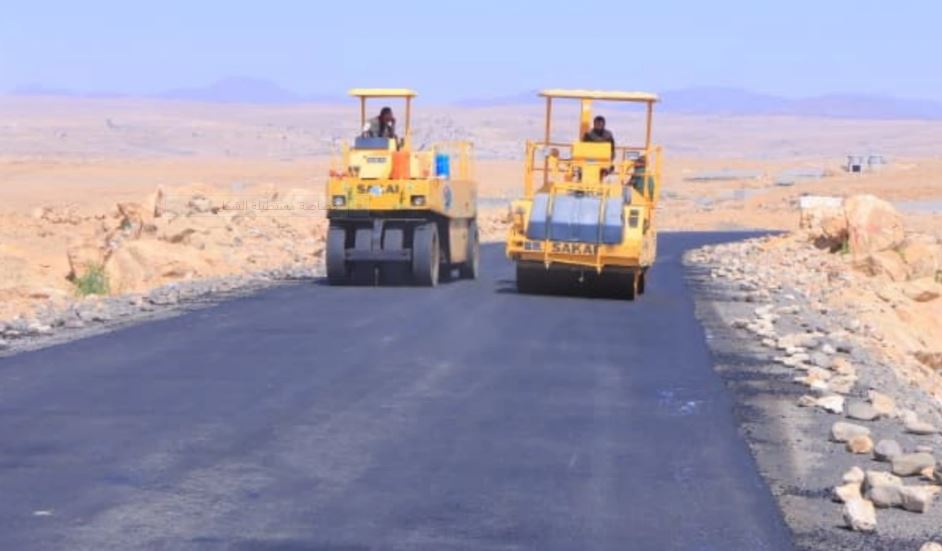 محافظة صنعاء تطلق مشروع سفلتة طريق دائري حبار بمديرية أرحب