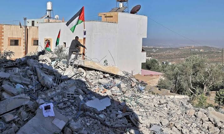 الاحتلال يهدم منزلا في خلة المية جنوب الخليل