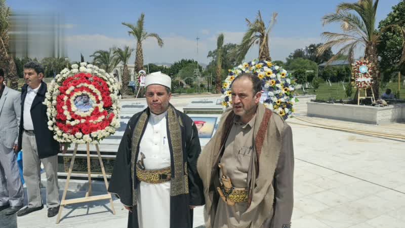 رئيس هيئة التفتيش القضائي يزور أضرحة الشهداء القادة